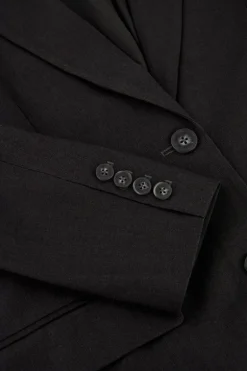 Blazer Gris Foncé Avec Poches Et Boutons