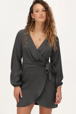 Robe Portefeuille Gris Foncé Avec Ceinture